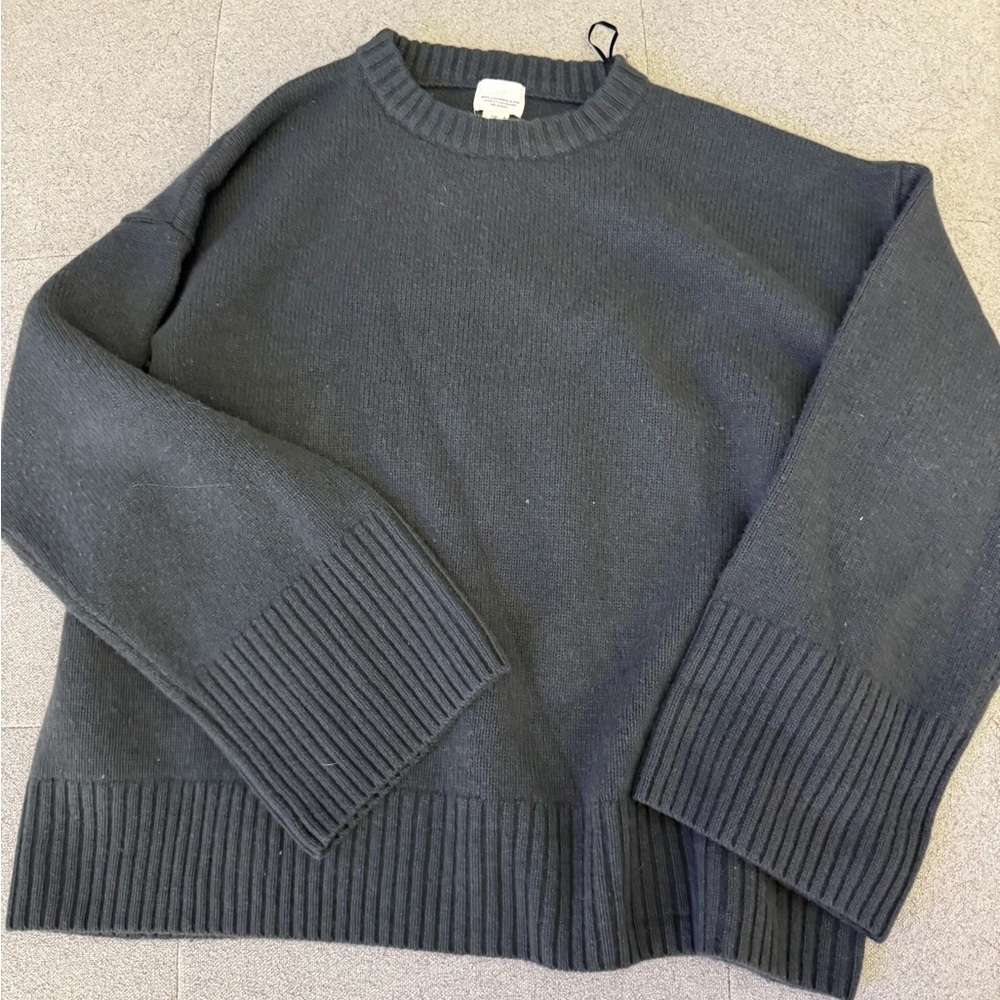 H&M Women's Dark Gray Crewneck Sweater